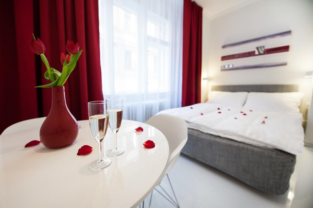 Honeymoon Ruterra Studio Прага Экстерьер фото
